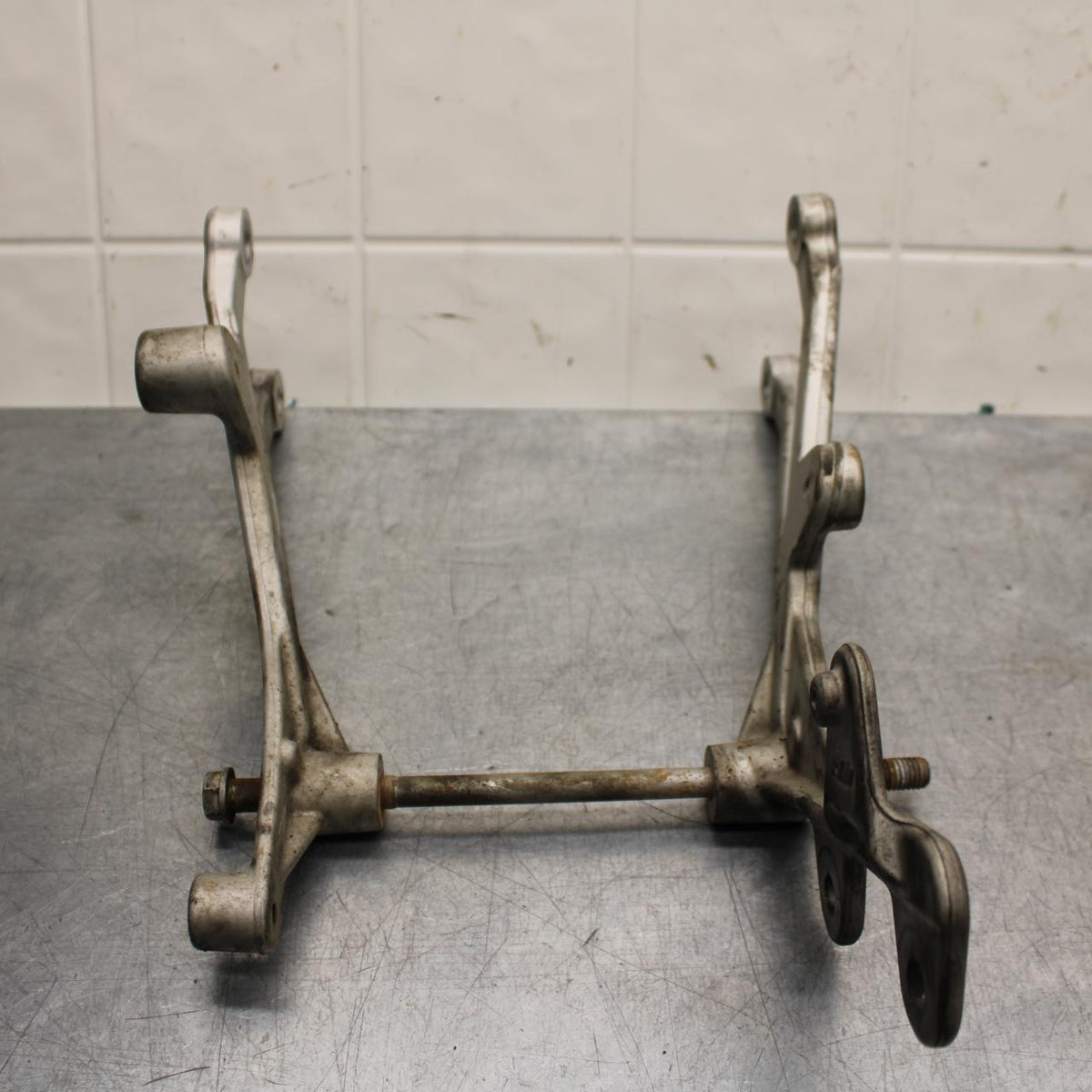 07-11 KTM  990 SUPER DUKE ENGINE MOUNT MOTOR BRACKET BB578