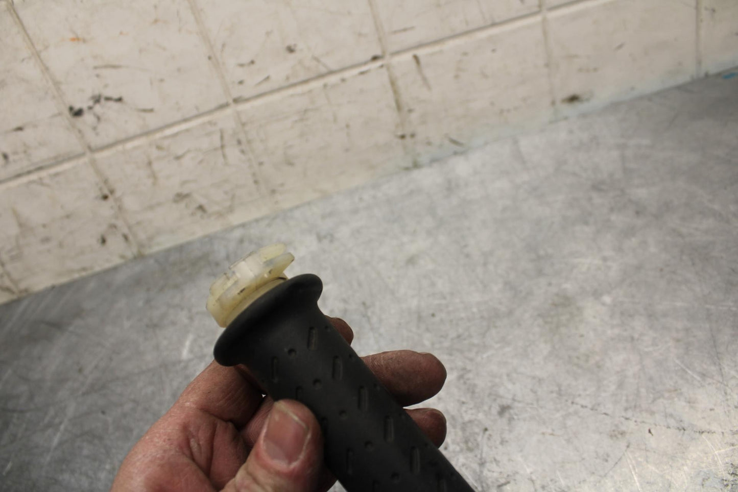 2009 Aprilia Shiver 750 SL750 RIGHT THROTTLE GRIP BB506