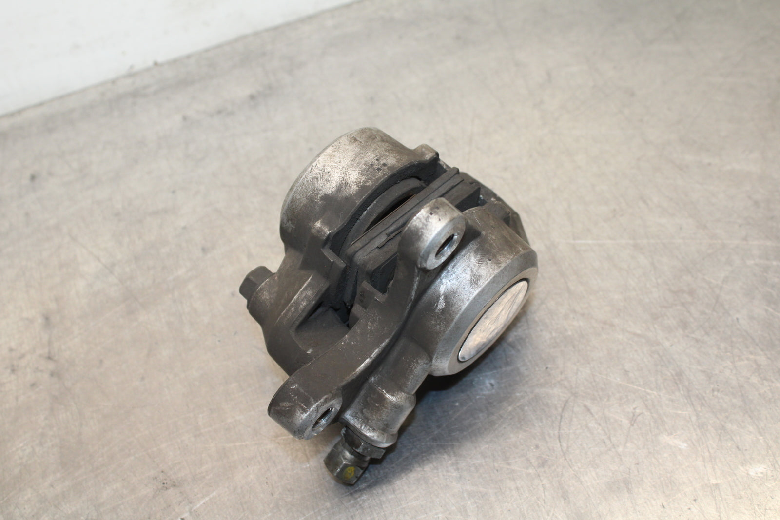 00 SUZUKI INTRUDER 1500 VL1500 RIGHT FRONT BRAKE CALIPER BB761
