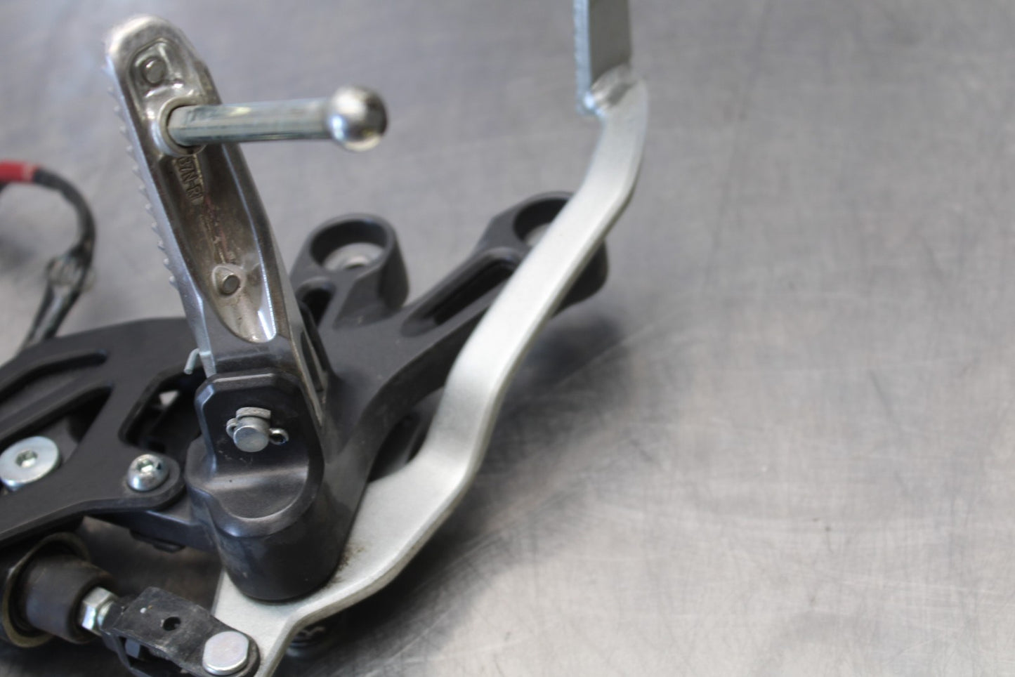 22-25 YAMAHA YZF R7 RIGHT REARSET REAR SET DRIVER FOOT PEG REST STOP BB176