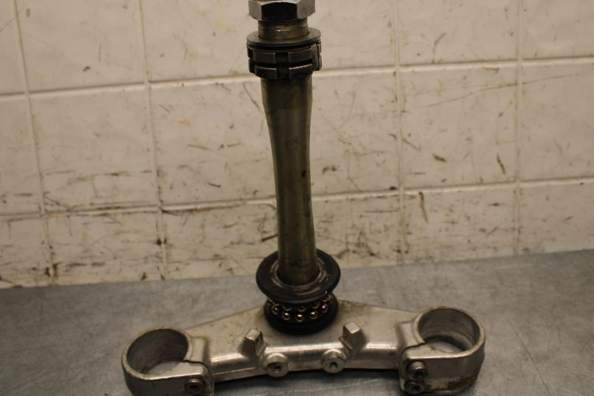 2001 Yamaha YZF R6 FRONT FORKS CLAMP LOWER TRIPLE TREE STEM 5MT-23340-00-00 BB68