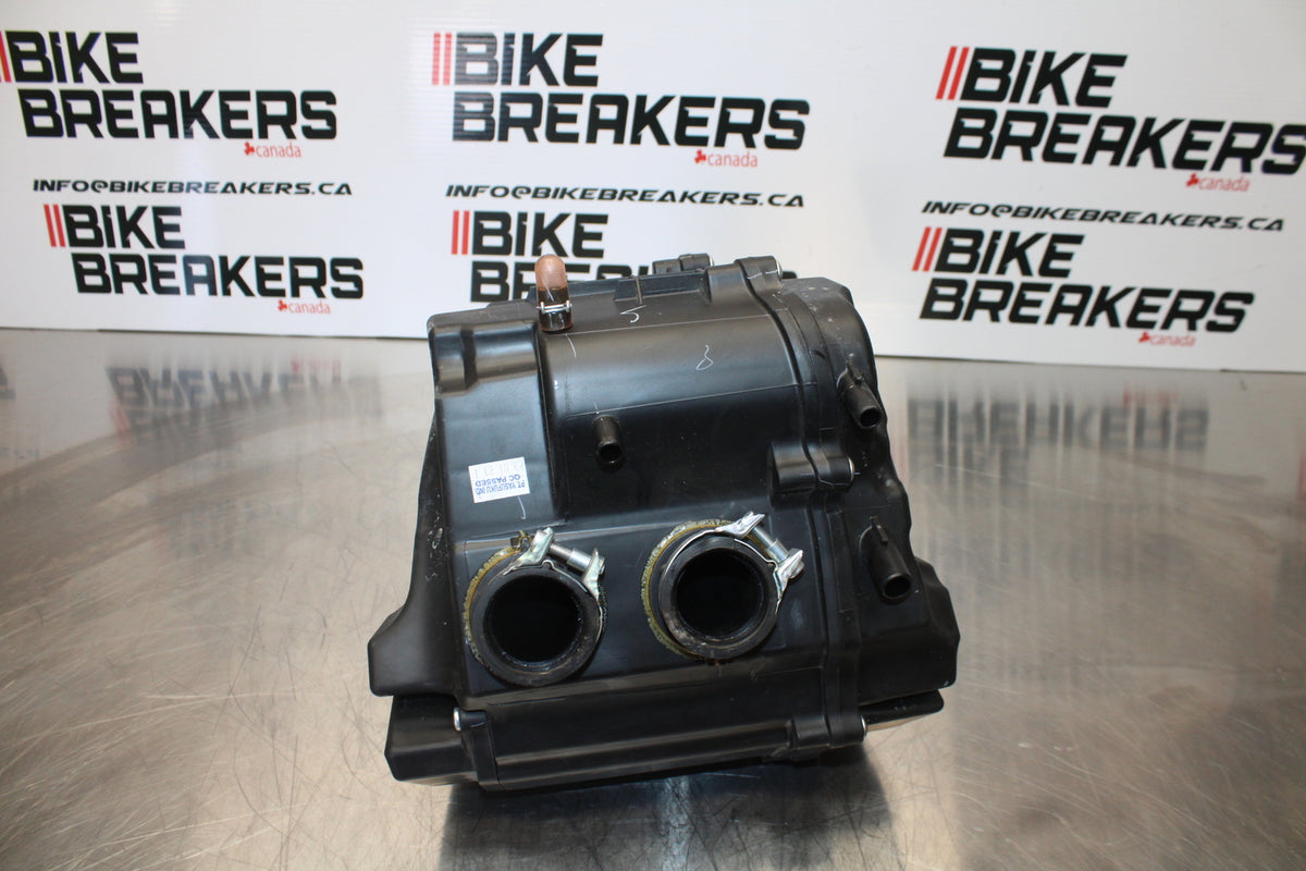 23 YAMAHA YZF R3 AIRBOX AIR INTAKE FILTER BOX BB147