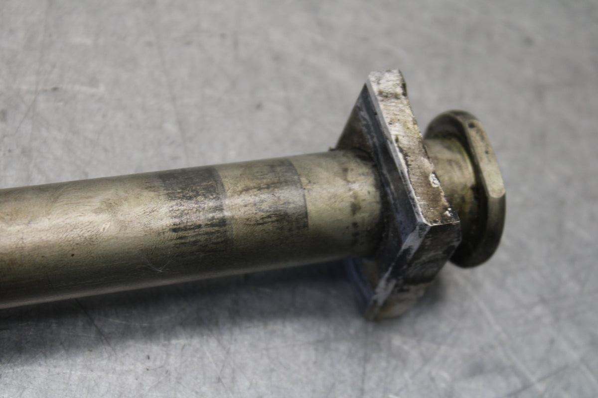16 KAWASAKI NINJA ZX10R REAR AXLE BACK WHEEL RIM BOLT AXEL 41068-0613 BB650