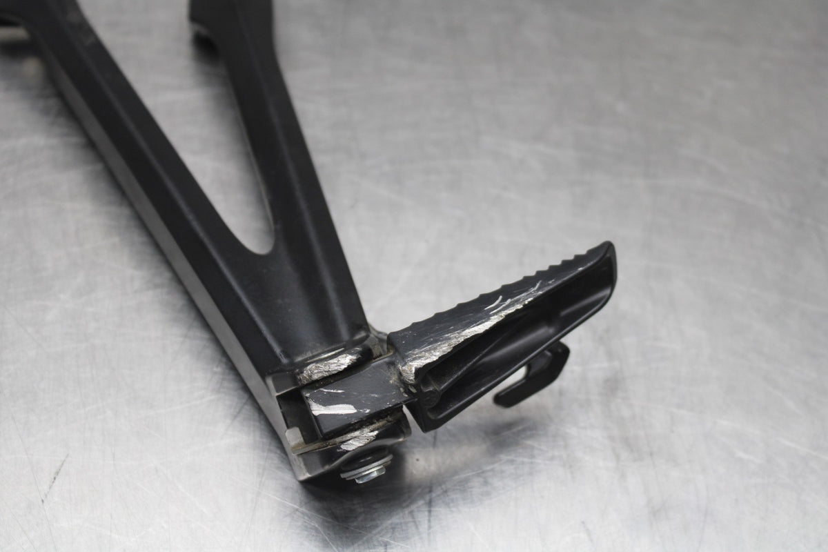 15-26 SUZUKI GSXR600 LEFT REAR BACK PASSENGER PEG BB888