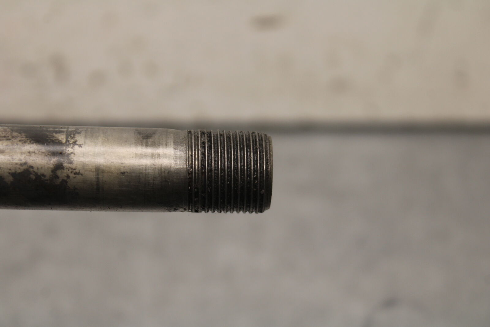 09-12 KAWASAKI NINJA ZX6R ZX600R REAR BACK SWINGARM BOLT SUSPENSION AXLE BB656