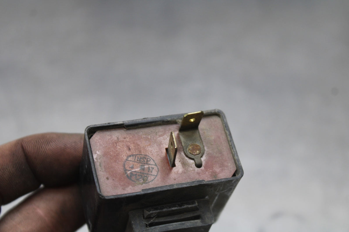 78-79 SUZUKI GS1000 TURN SIGNAL BLINKER RELAY FLASHER SWITCH BB787