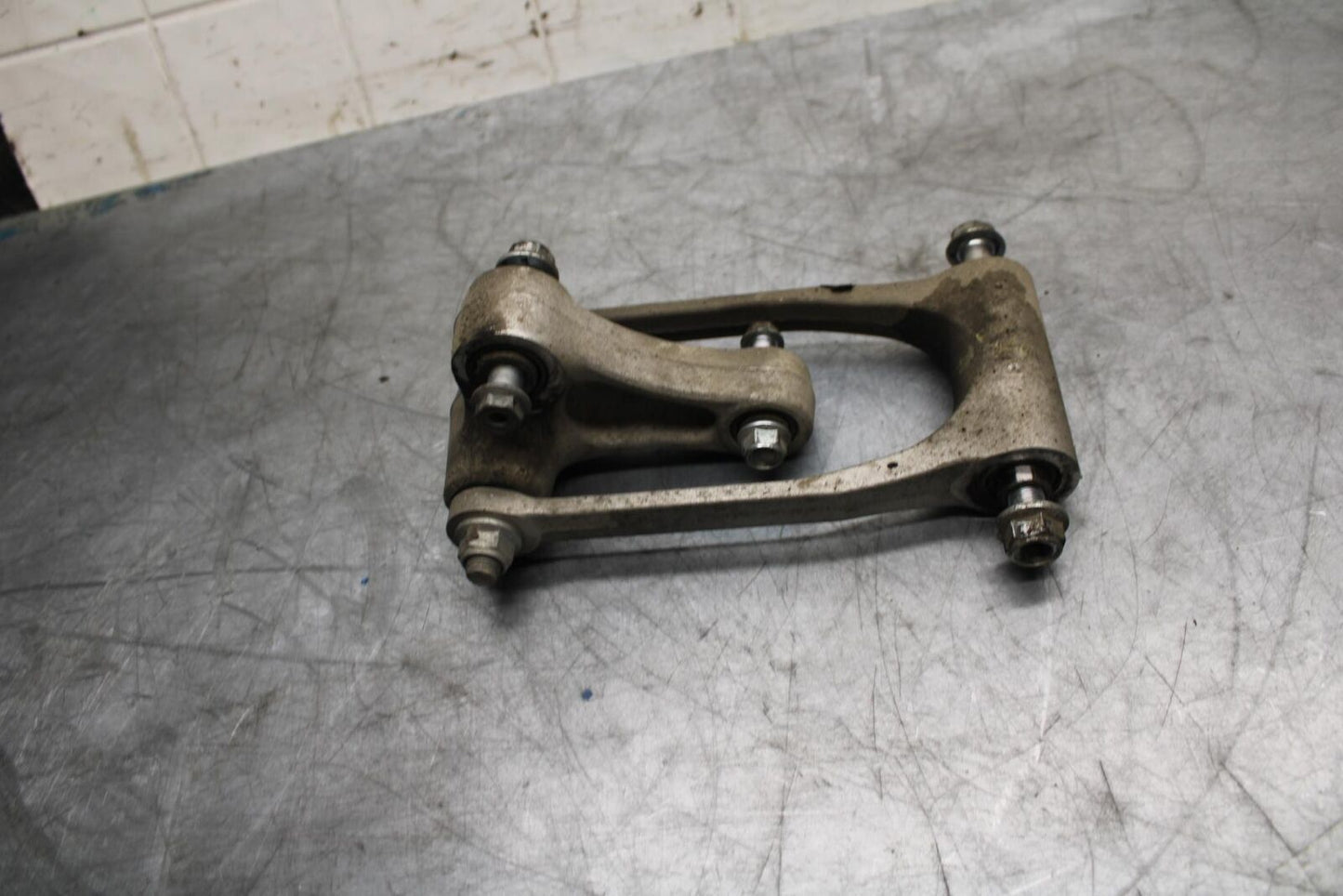 08-09 SUZUKI GSXR600 REAR DOGBONE SHOCK LINKAGE LINK 62601-01850 BB468