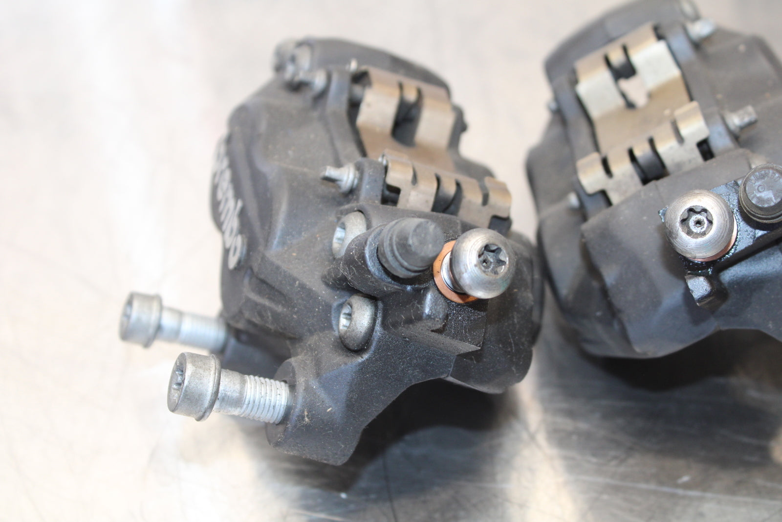 06-12 BMW F800ST RIGHT LEFT FRONT BRAKE CALIPER SET PAIR CALIPERS BB144