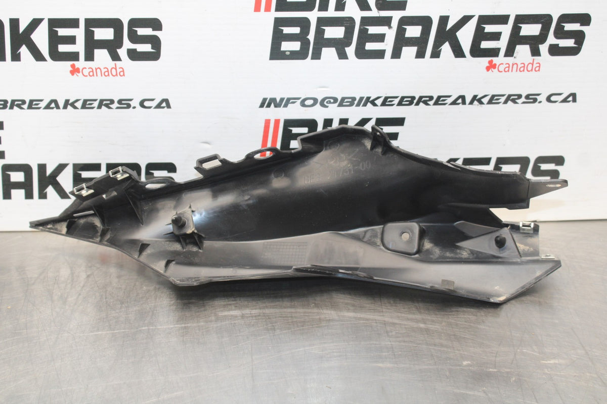 22-25 YAMAHA YZF R7 INNER LEFT REAR BACK TAIL FAIRING COWL SHROUD BB769