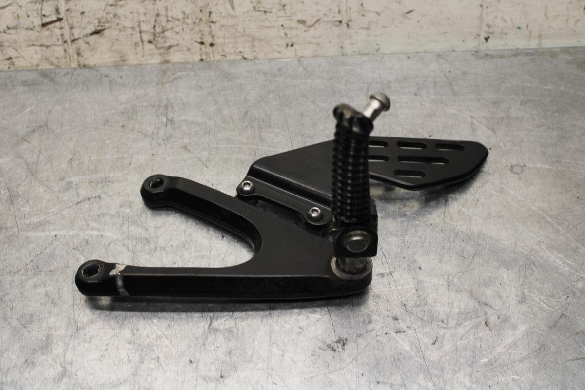 2007 Yamaha YZF R1 LEFT REARSET REAR SET DRIVER FOOT PEG REST STOP BB575