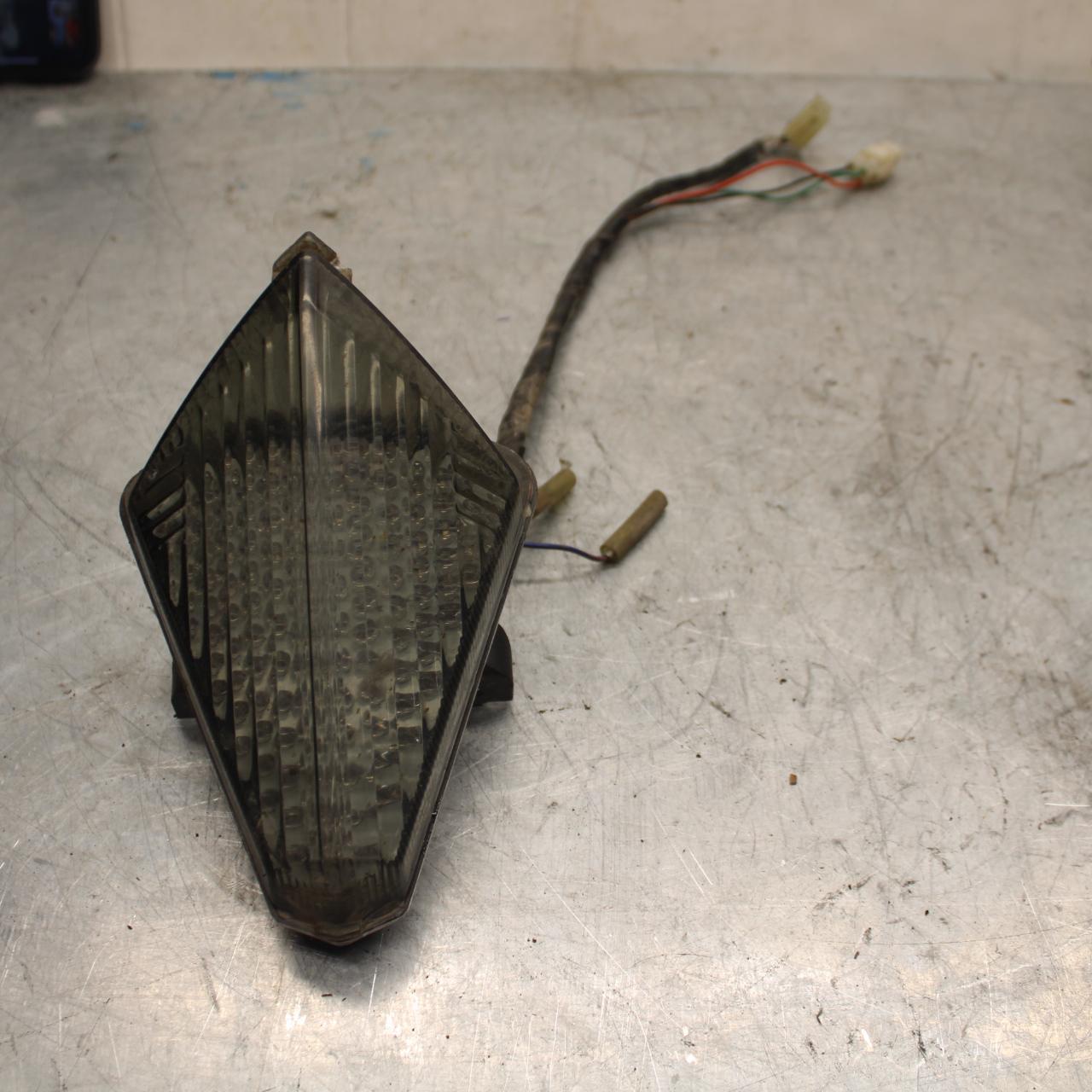 07-08 YAMAHA YZF R1 REAR TAIL TAILLIGHT BACK BRAKE LIGHT BB425