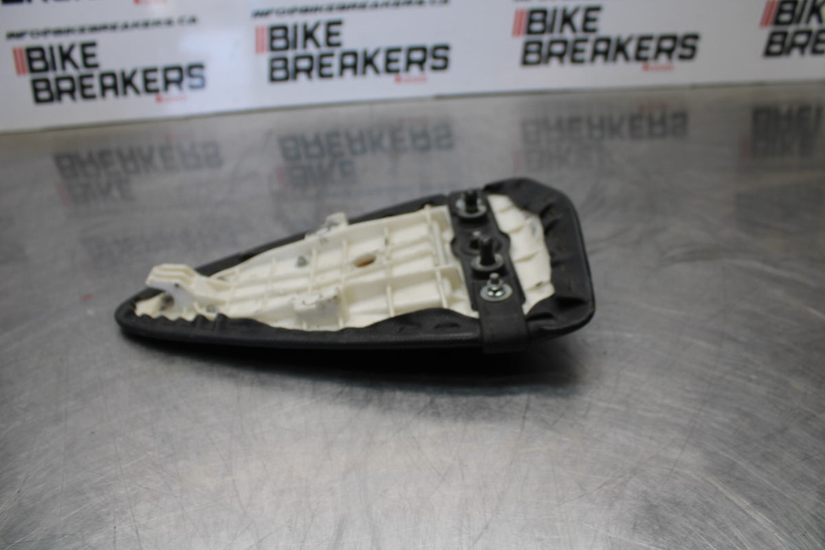 07-08 KAWASAKI NINJA ZX6R REAR BACK PASSENGER SEAT PAD SADDLE PILLION BB175