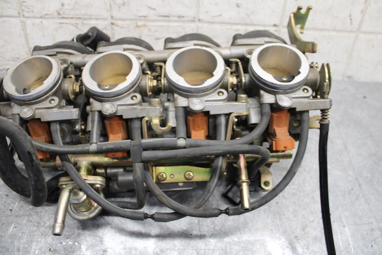 2003 Yamaha YZF R6 MAIN FUEL INJECTORS / THROTTLE BODIES 5SL-13750-00-00 BB539