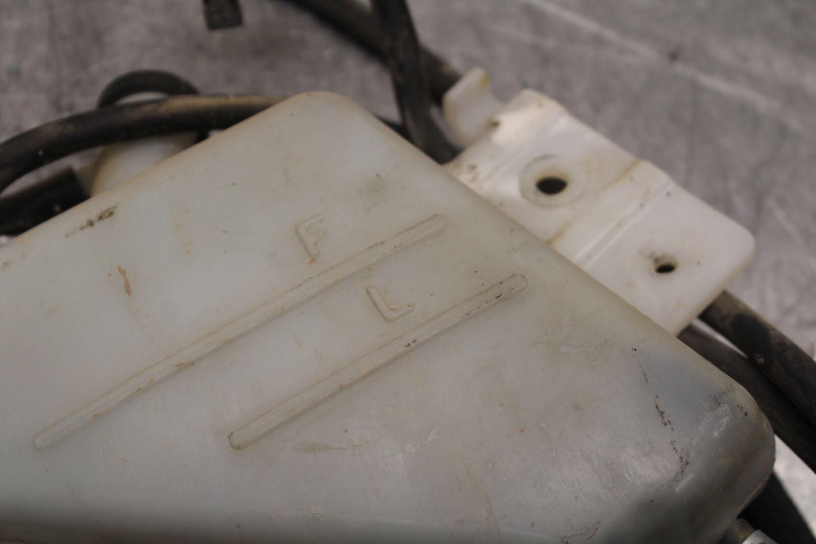 08-10 SUZUKI GSXR 600 COOLANT WATER TANK RESERVOIR BOTTLE  BB721