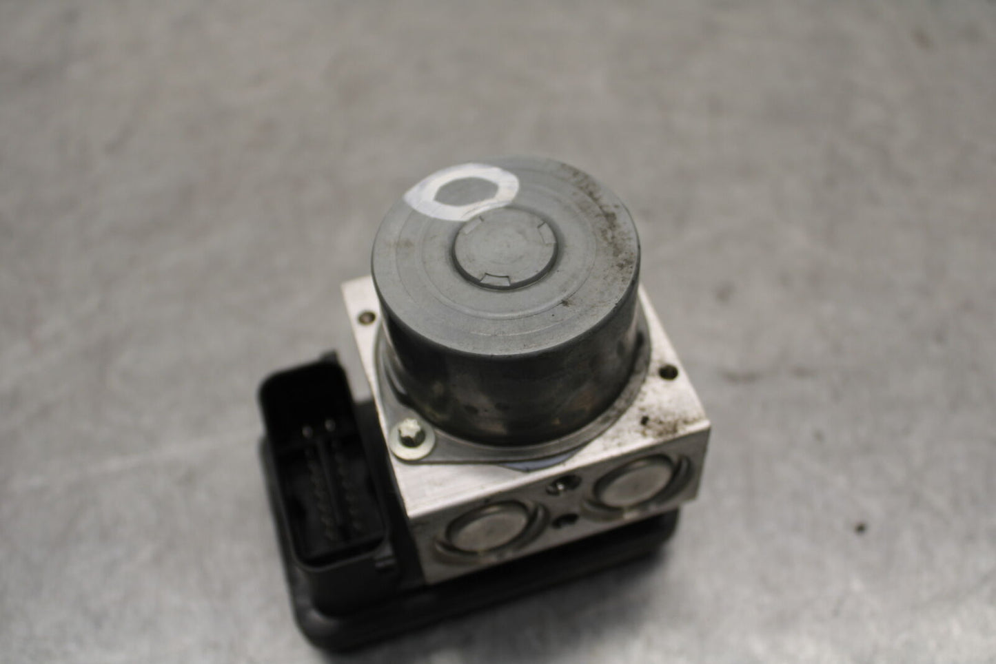 16 KAWASAKI NINJA ZX10R ABS PUMP UNIT MODULE 16082-0757 BB650