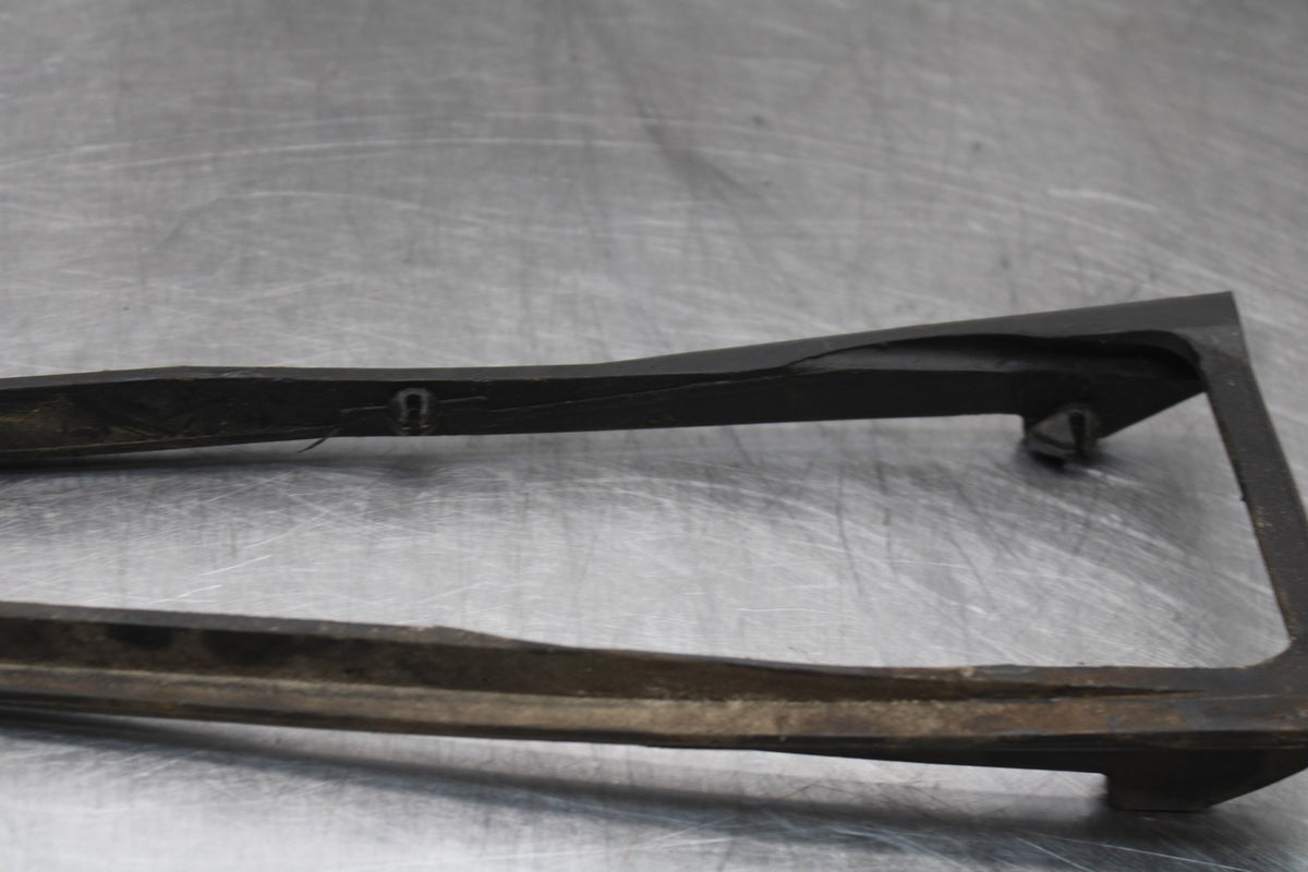 23 YAMAHA YZF R3 SWINGARM CHAIN BUFFER SLIDER GUIDE BB806