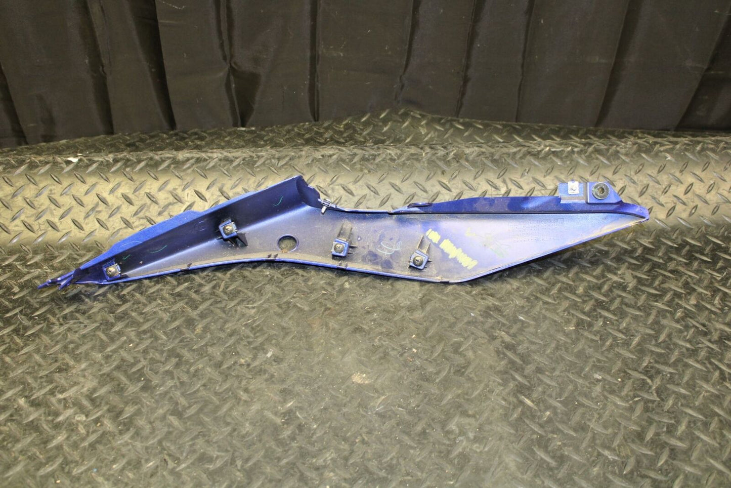 19 YAMAHA YZF R3 LEFT REAR BACK TAIL FAIRING COWL SHROUD BB177