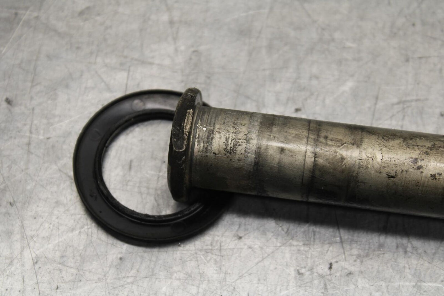 2006 Yamaha YZF R6 REAR AXLE BACK WHEEL RIM BOLT AXEL 2C0-25381-00-00 BB560