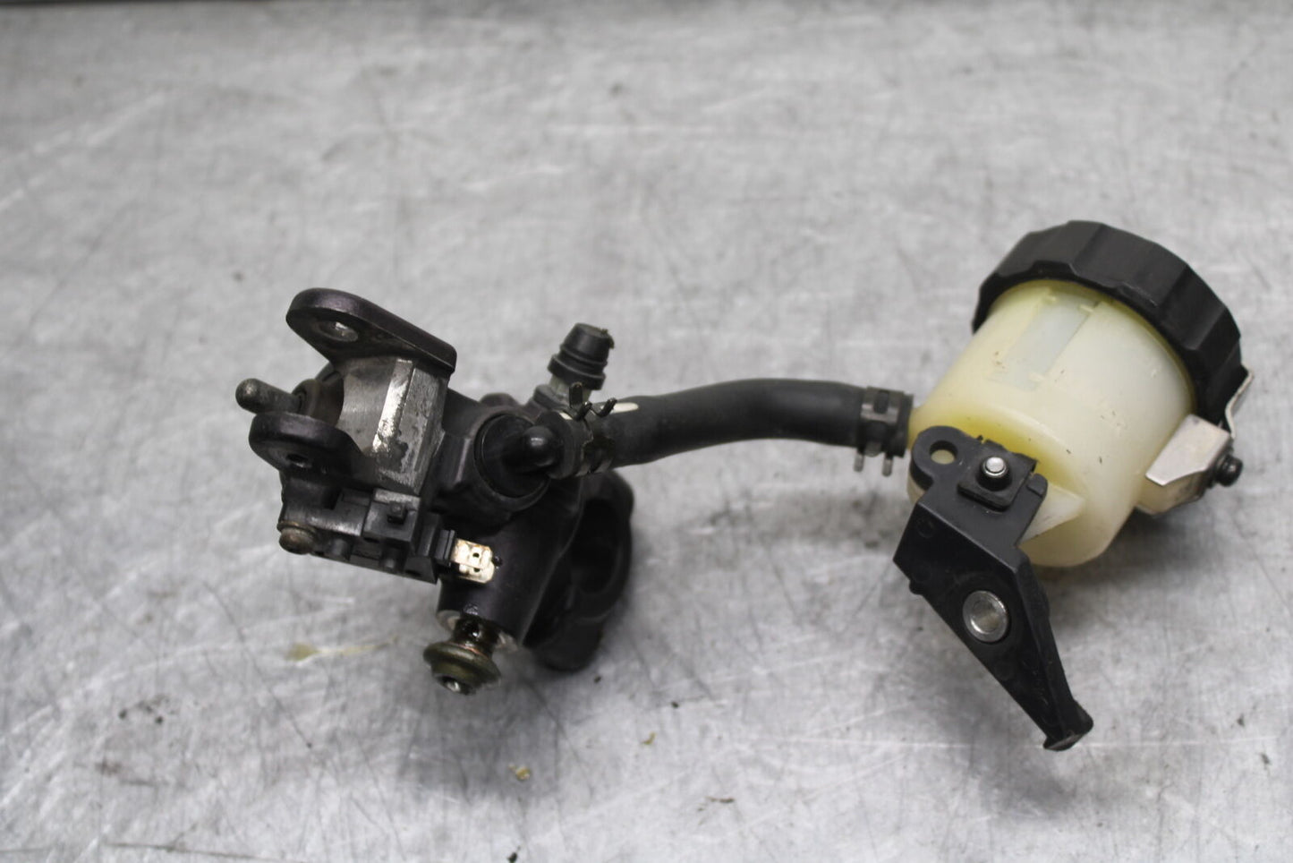 06 YAMAHA YZF R6 FRONT BRAKE MASTER CYLINDER BB716