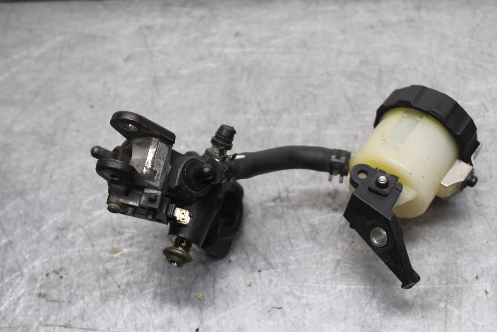 06 YAMAHA YZF R6 FRONT BRAKE MASTER CYLINDER BB716