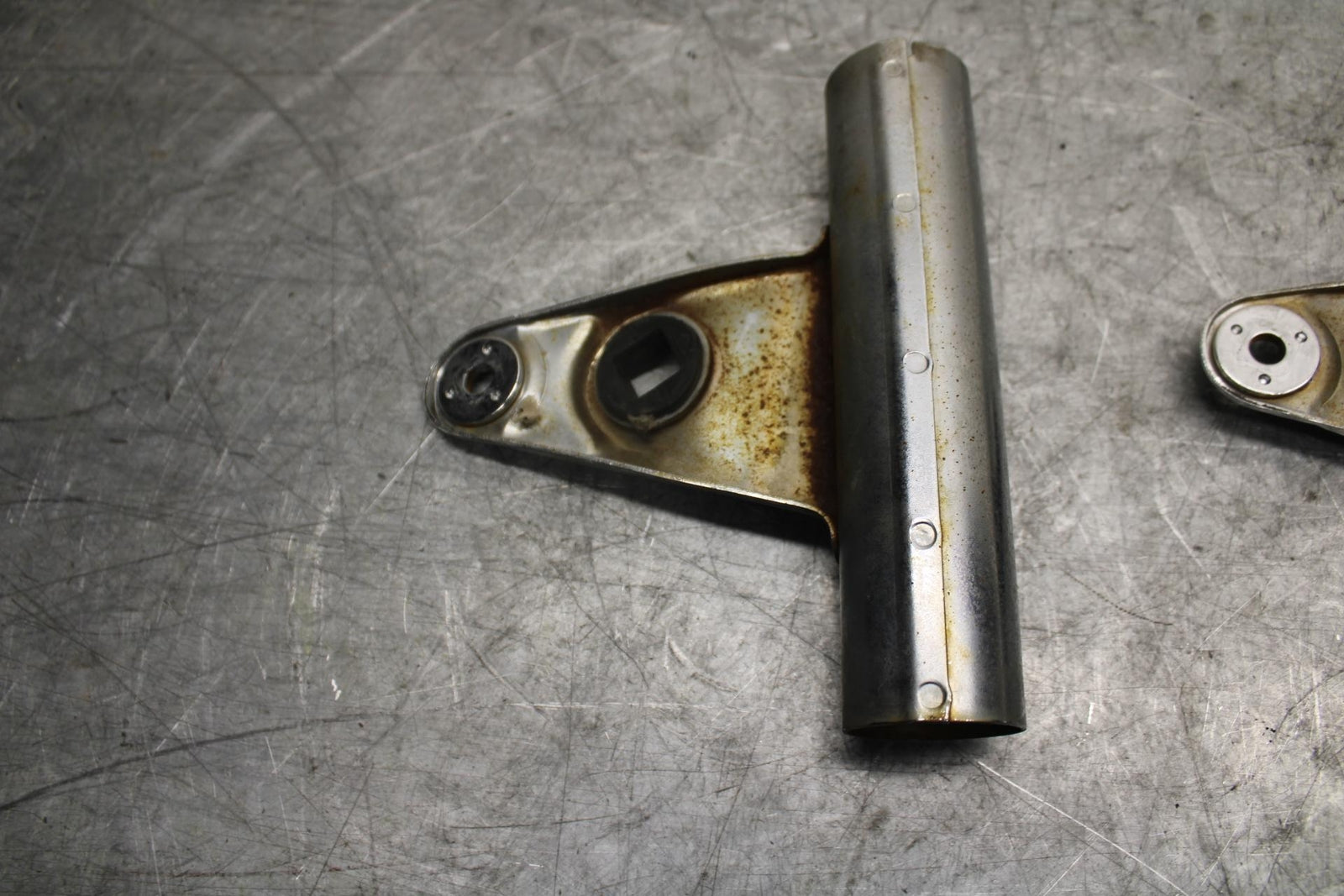 1982 Suzuki GS450L SINGLE HEADLIGHT HEAD LAMP LIGHT BRACKETS BB52