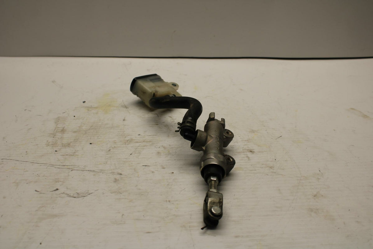 06-07 SUZUKI GSXR600 REAR BACK BRAKE MASTER CYLINDER W RESERVOIR BB245