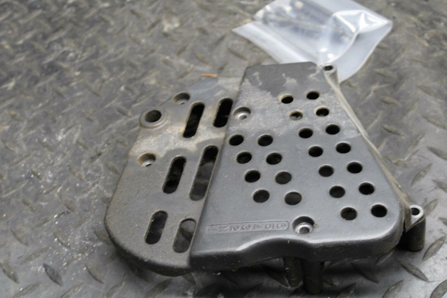 91-92 SUZUKI GSXR750 M  ENGINE SPROCKET COVER BB213