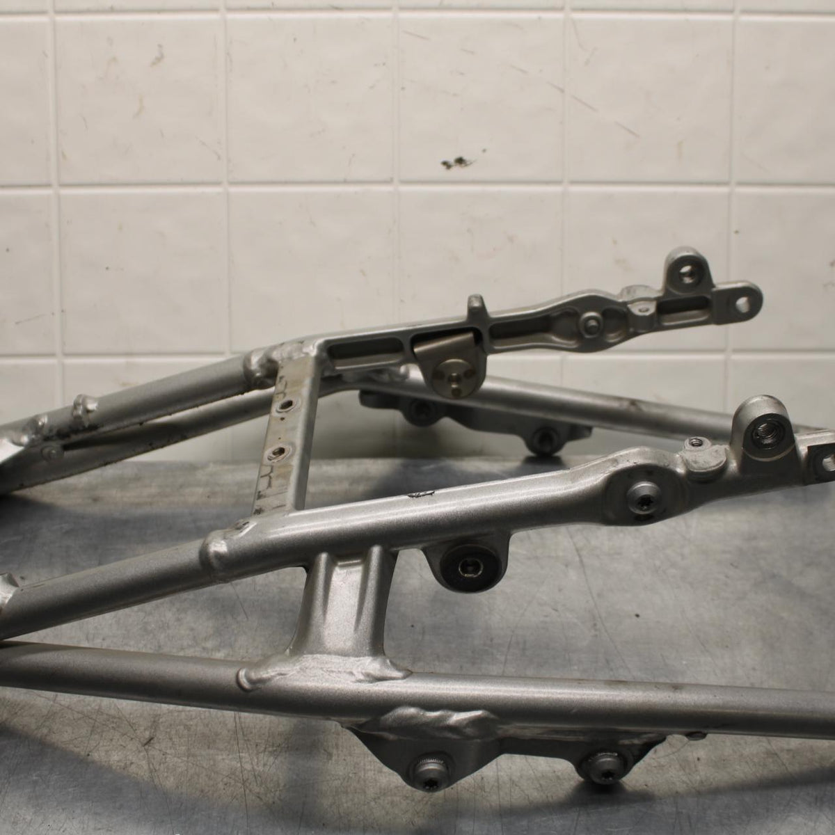 07-11 KTM  990 SUPER DUKE REAR SUBFRAME BACK SUB FRAME BB578