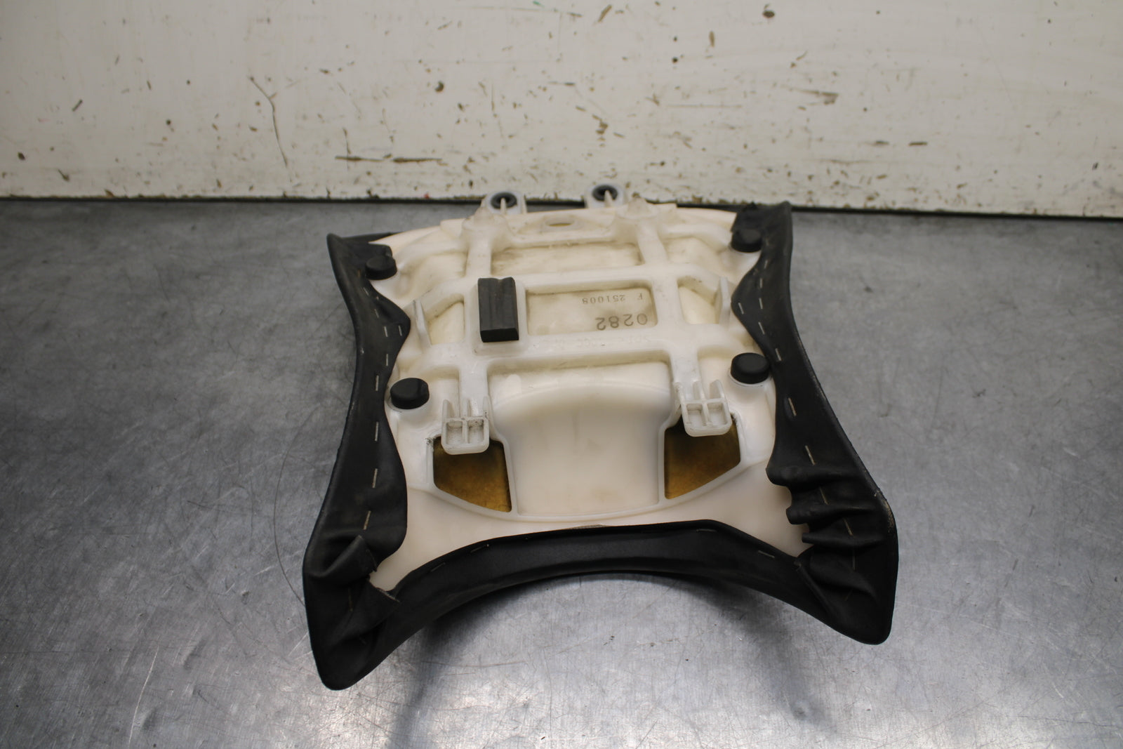 12-13 KAWASAKI Z1000 FRONT DRIVERS SEAT PAD SADDLE PILLION BB743