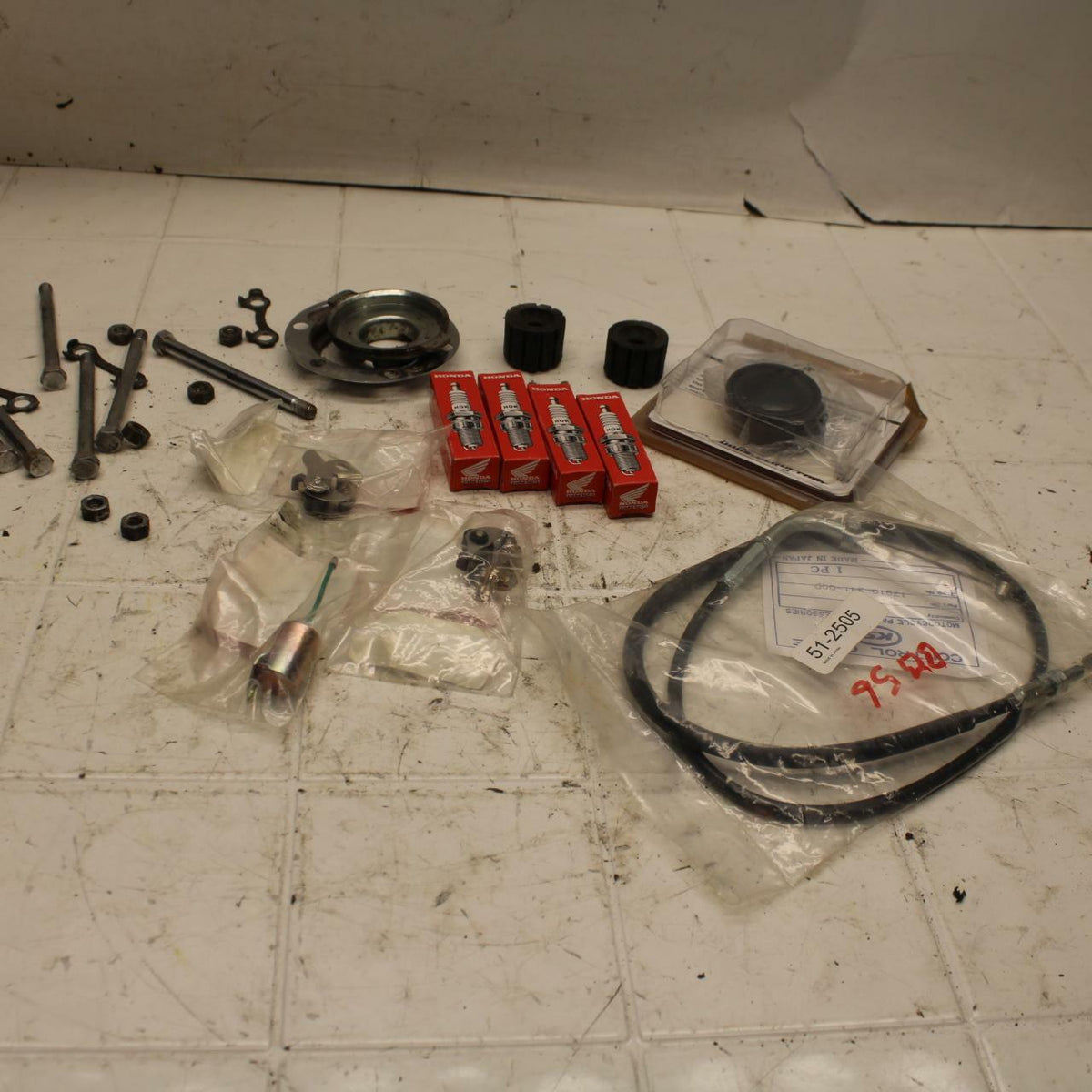 72 HONDA CB500 K1 POINTS SPARK PLUG  LEFTOVERS BB24