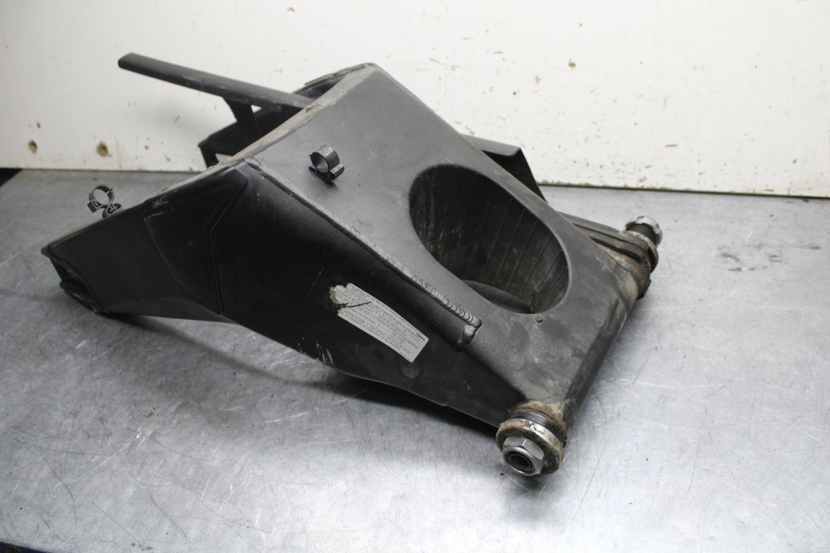 06 YAMAHA YZF R6 REAR SWINGARM BACK SUSPENSION SWING ARM BB716