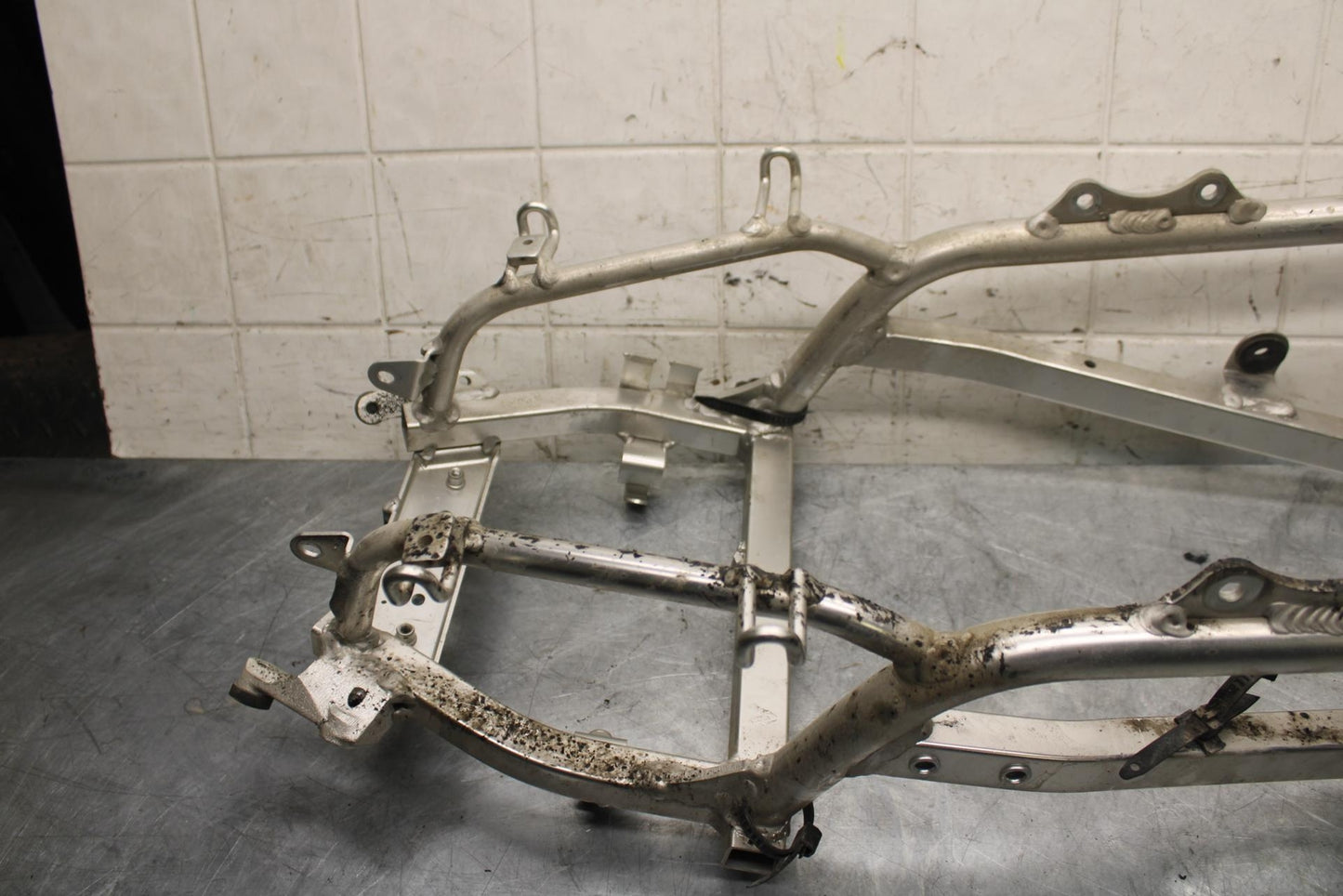 1998 Suzuki TL1000S REAR BACK TAIL SUBFRAME SUB FRAME BB508