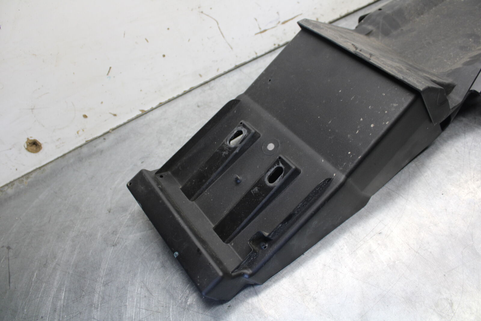 18-23 KAWASAKI NINJA 400 REAR BACK TAIL UNDERTAIL BATTERY TRAY PLASTIC BB679