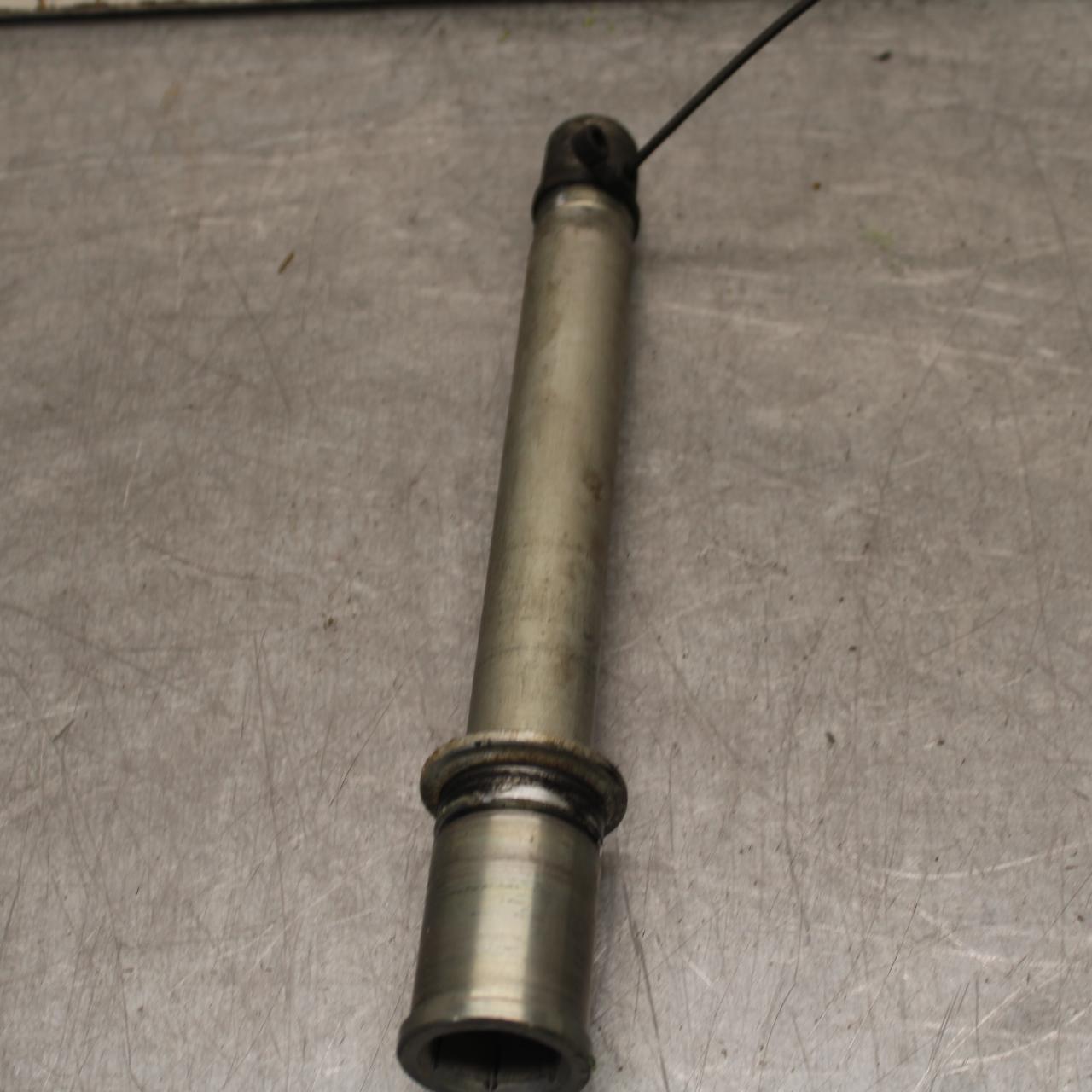 21 KAWASAKI NINJA ZX6R FRONT WHEEL RIM AXLE PIVOT BOLT 41068-0599 BB647