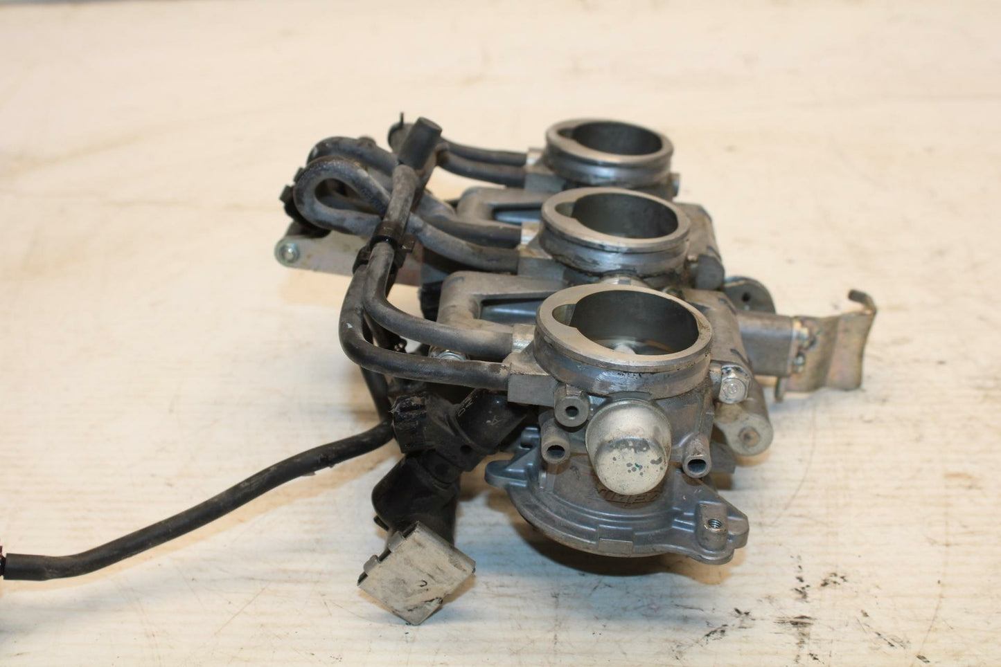 07-16 TRIUMPH STREET TRIPLE MAIN FUEL INJECTORS / THROTTLE BODIES BB356