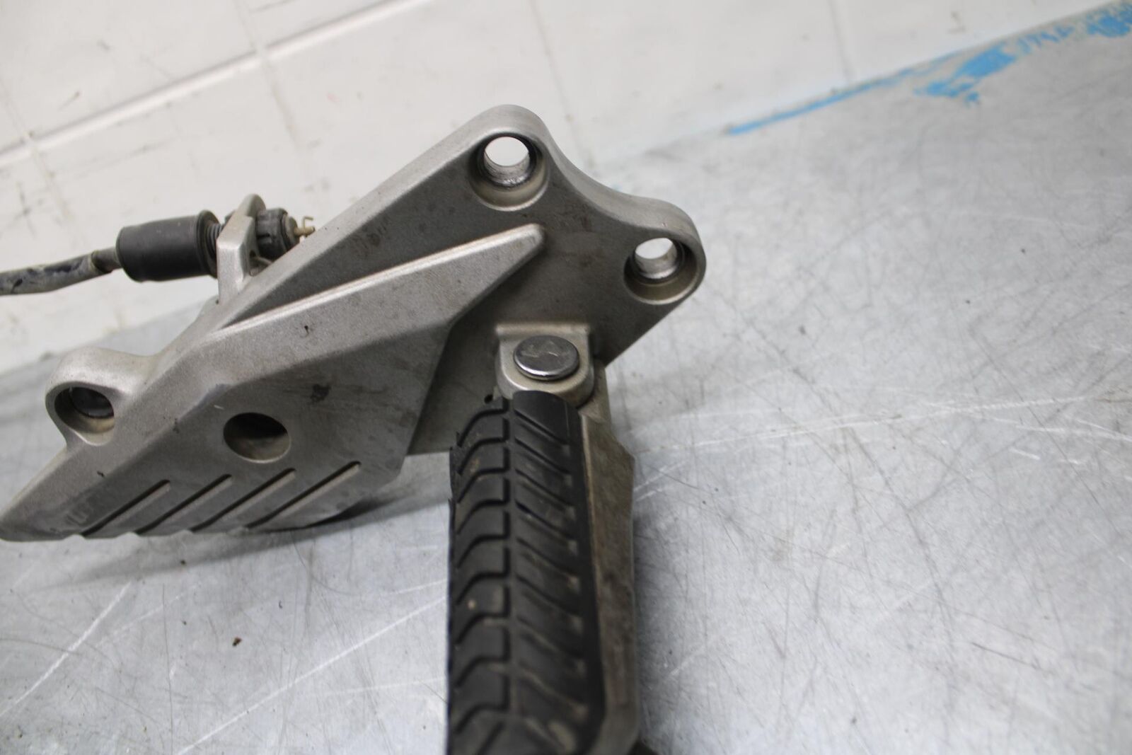 07-08 KAWASAKI CONCOURS 1400  RIGHT REARSET REAR SET DRIVER FOOT PEG REST BB449