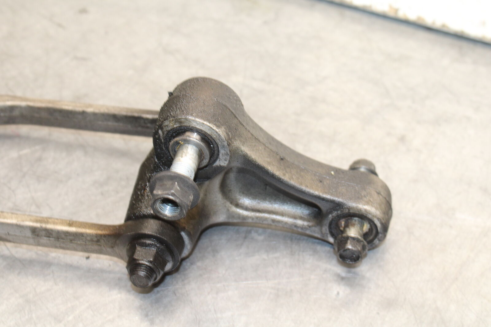 06-07 SUZUKI GSXR 600 REAR DOGBONE SHOCK LINKAGE LINK BB737