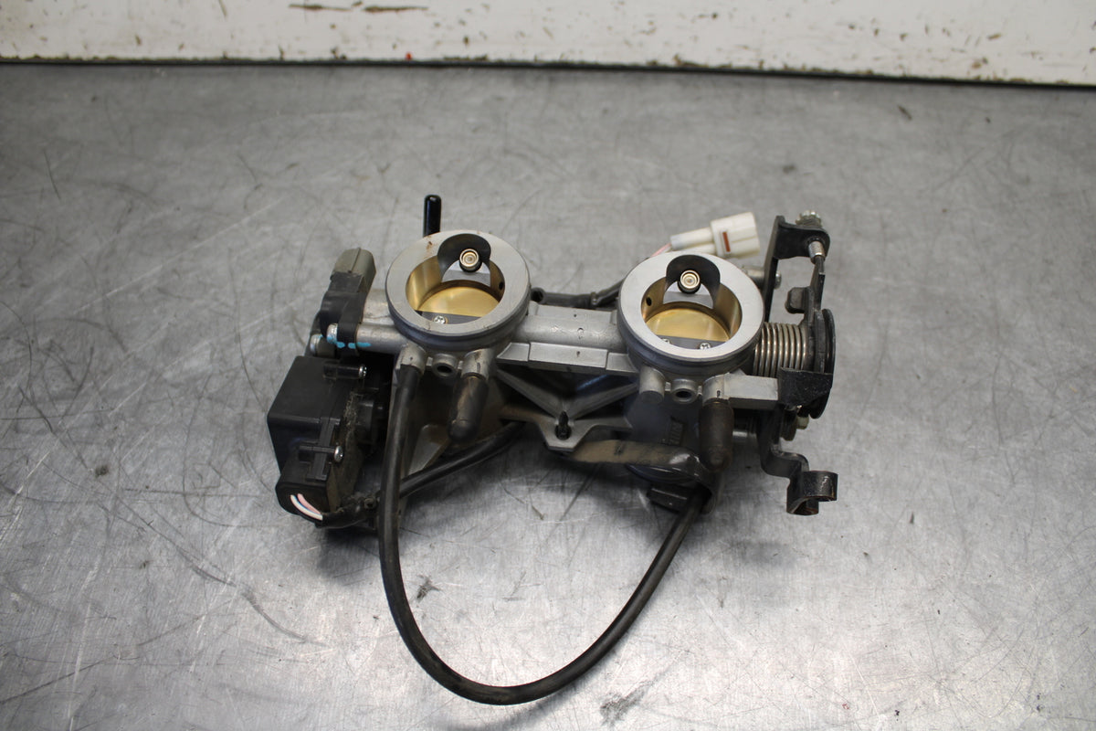 12-17 KAWASAKI ER-6N Z650 MAIN FUEL INJECTORS / THROTTLE BODIES BB709