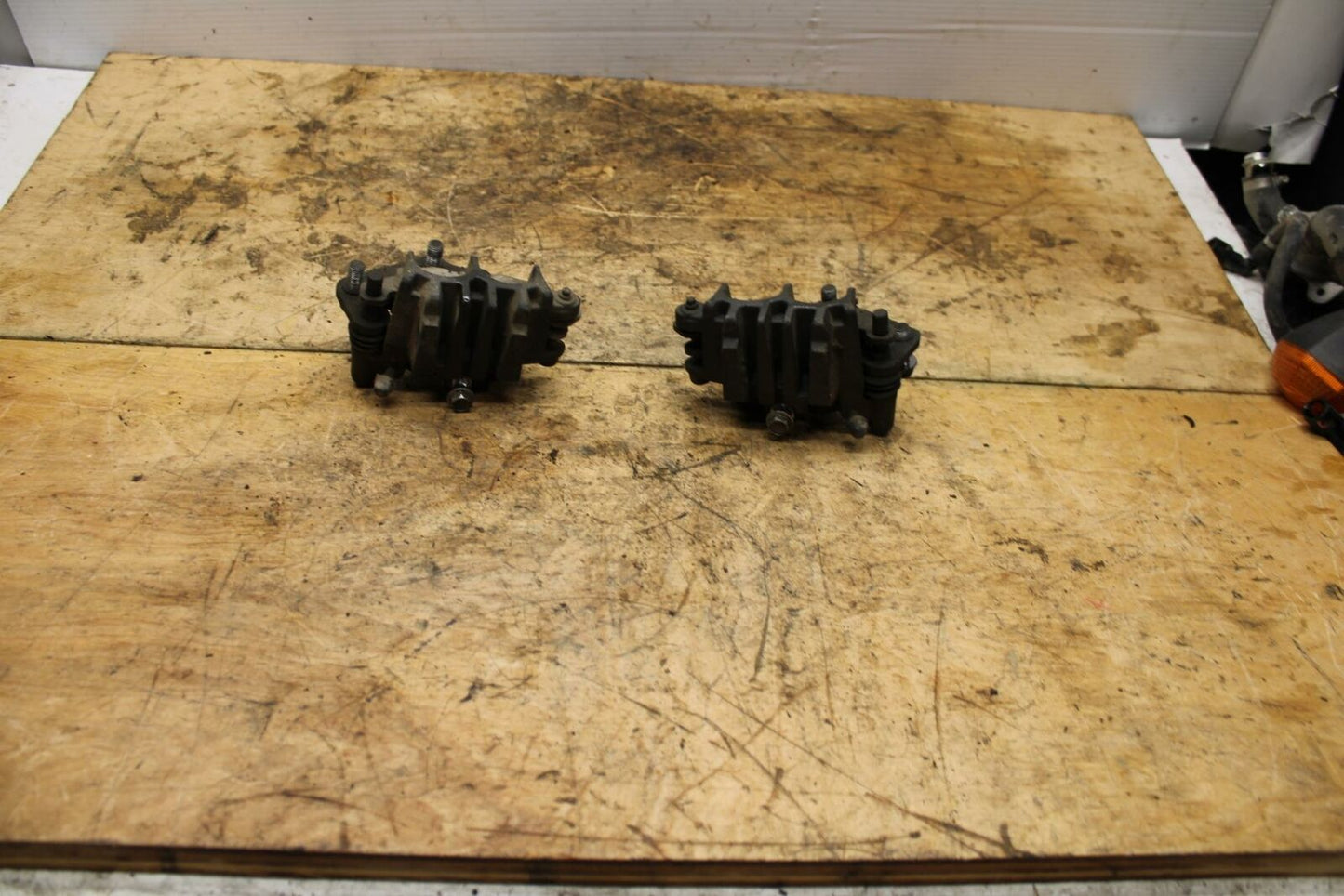 07-11 SUZUKI VSTROM 650 RIGHT LEFT FRONT BRAKE CALIPER SET PAIR CALIPERS BB340