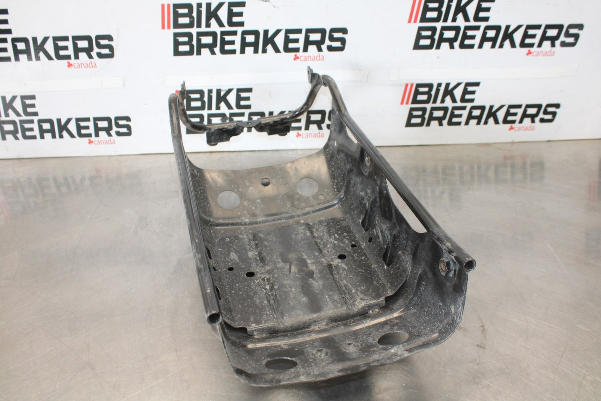 07 SUZUKI BOULEVARD M50 REAR BACK FENDER SUPPORT FRAME SUBFRAME BB897