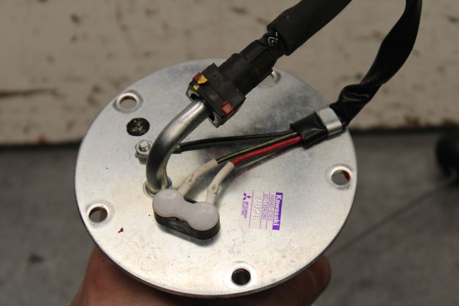 19-22 KAWASAKI Z400 FUEL PUMP GAS PETROL SENDER UNIT BB738