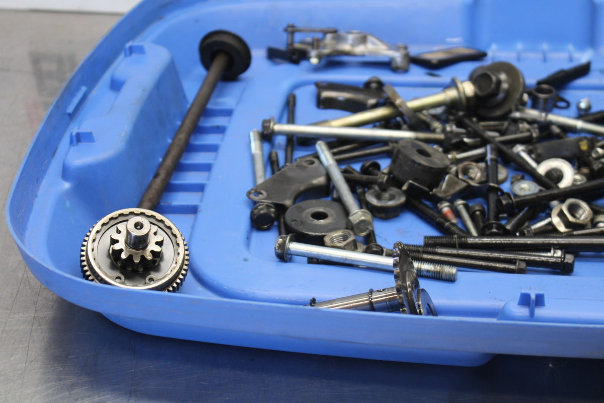 97 KAWASAKI VULCAN 1500 VN1500D CLASSIC ENGINE BOLTS HARDWARE MOTOR BB936