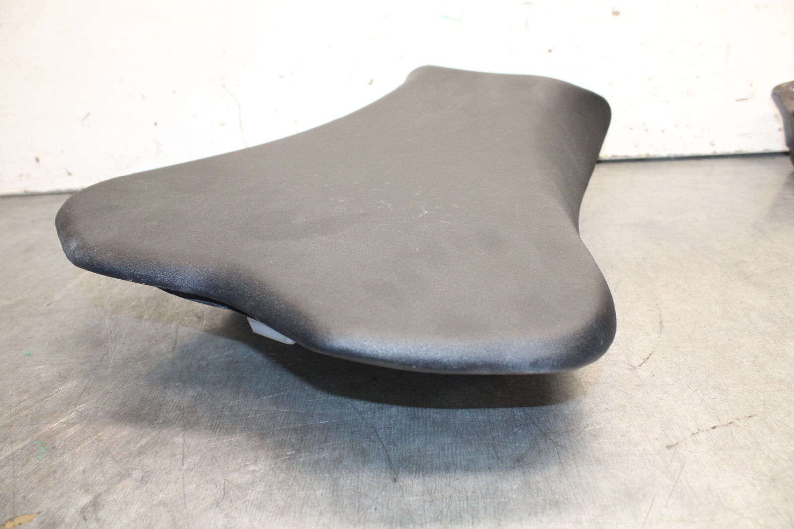 09-12 KAWASAKI NINJA ZX6R FRONT DRIVERS SEAT PAD SADDLE 53066-0246-MA BB698