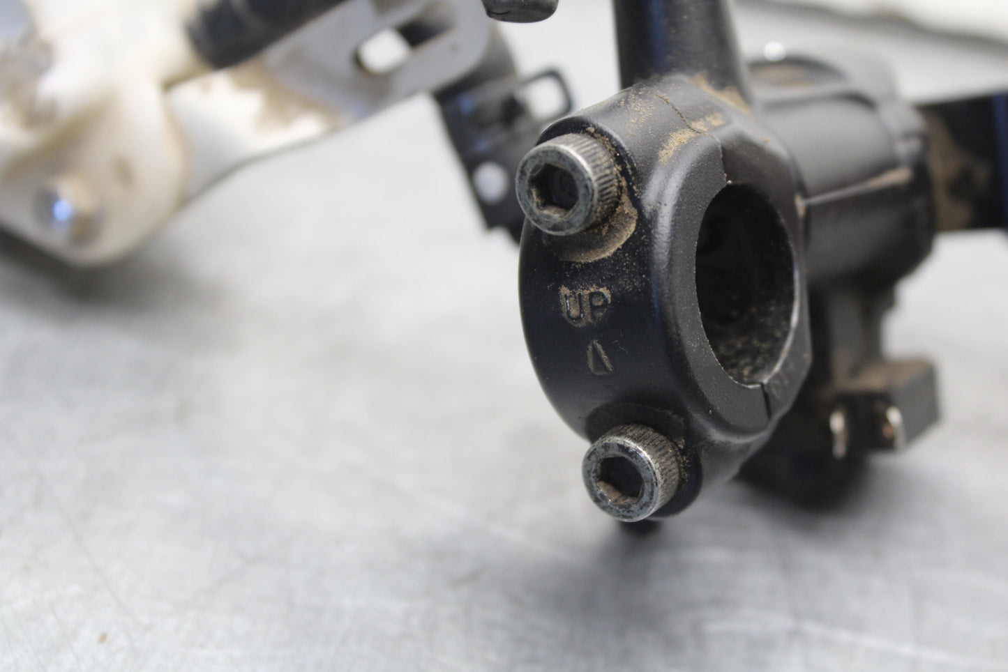09-11 TRIUMPH DAYTONA 675 FRONT BRAKE MASTER CYLINDER w/ LEVER BB652