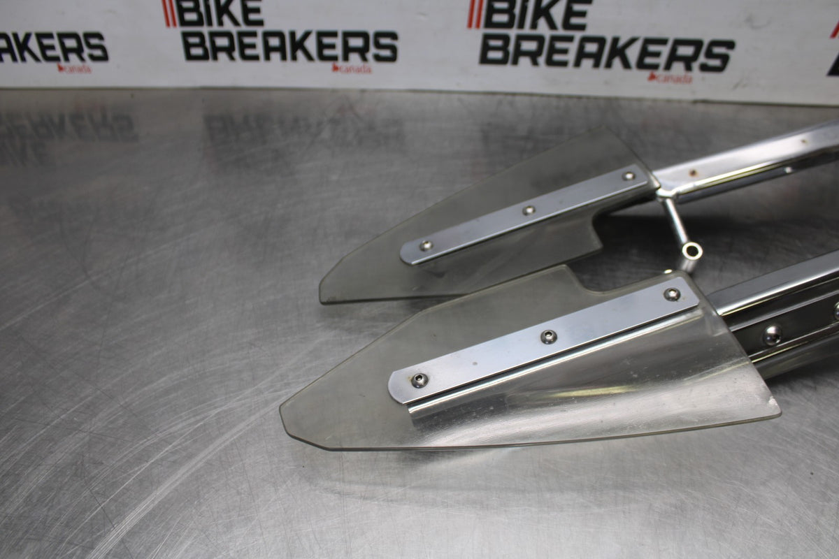05-09 SUZUKI BOULEVARD C90 WINDSHIELD WIND SCREEN BRACKET MOUNT SET BB918