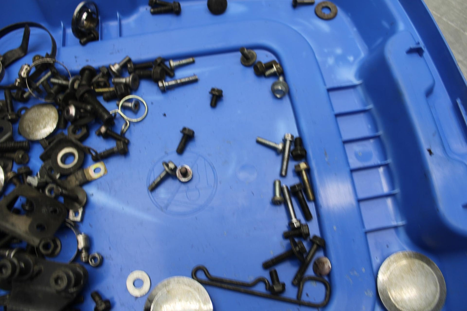 00-01 KAWASAKI ZZR600 LEFTOVER MOUNTING BOLTS HARDWARE MOTOR SCREWS BB31