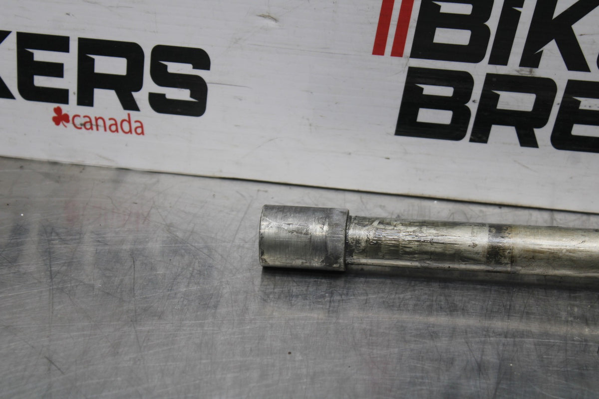 18 YAMAHA SUPER TENERE REAR AXLE BACK WHEEL RIM PIVOT BOLT AXEL BB832