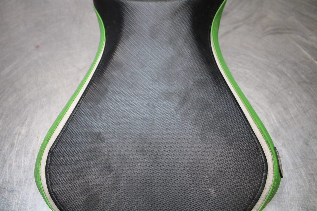 07-08 KAWASAKI NINJA ZX6R ALUMINUM FRONT DRIVERS SEAT PAD SADDLE PILLION BB175