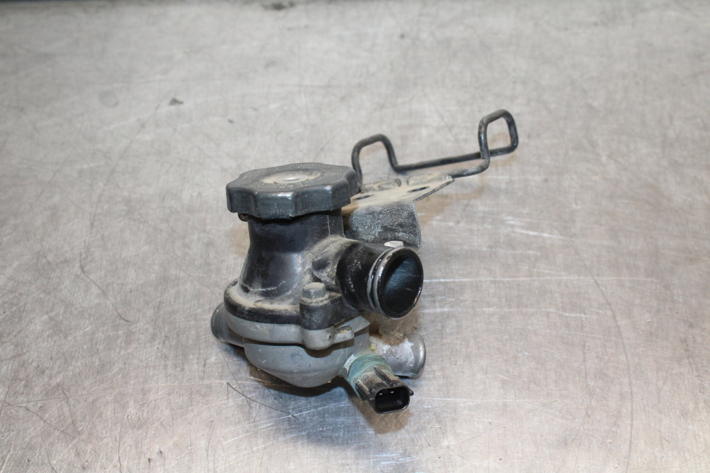 03-08 KAWASAKI VULCAN 1600 THERMOSTAT W HOUSING ASSEMBLY BB754