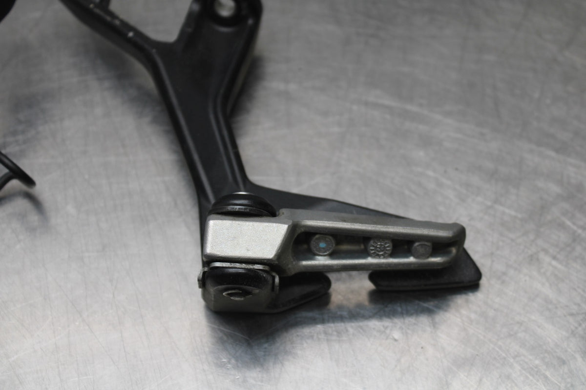 24 KAWASAKI NINJA 500 ABS REAR BACK PASSENGER PEG SET PAIR BB818
